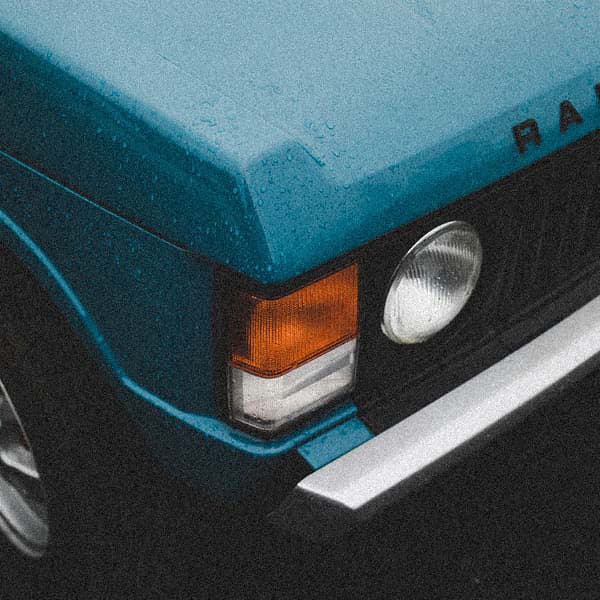 the front of 1995 range rover classic
